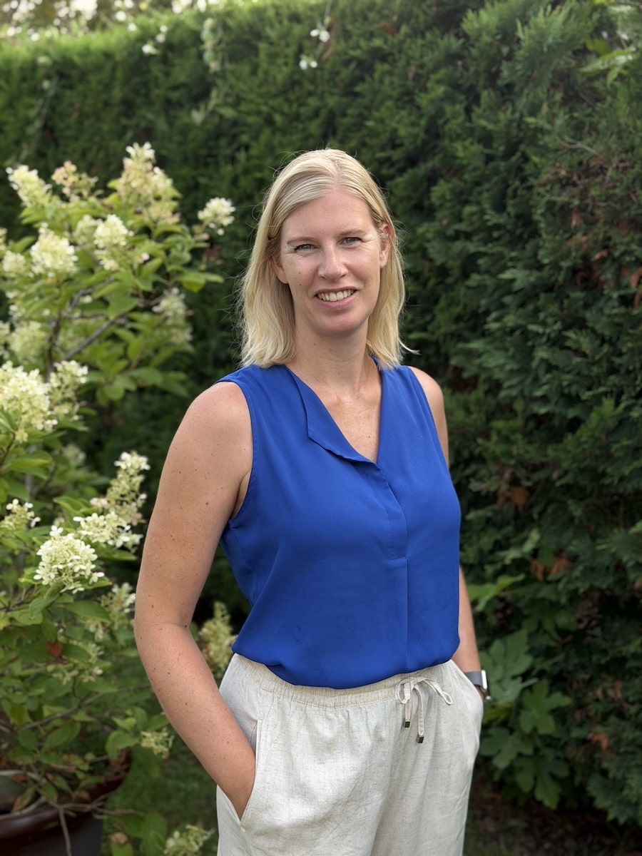 Christine Jaureguiberry-scoliosis-yoga-pilates Christine Jaureguiberry, yoga and Pilates teacher specialising in scoliosis